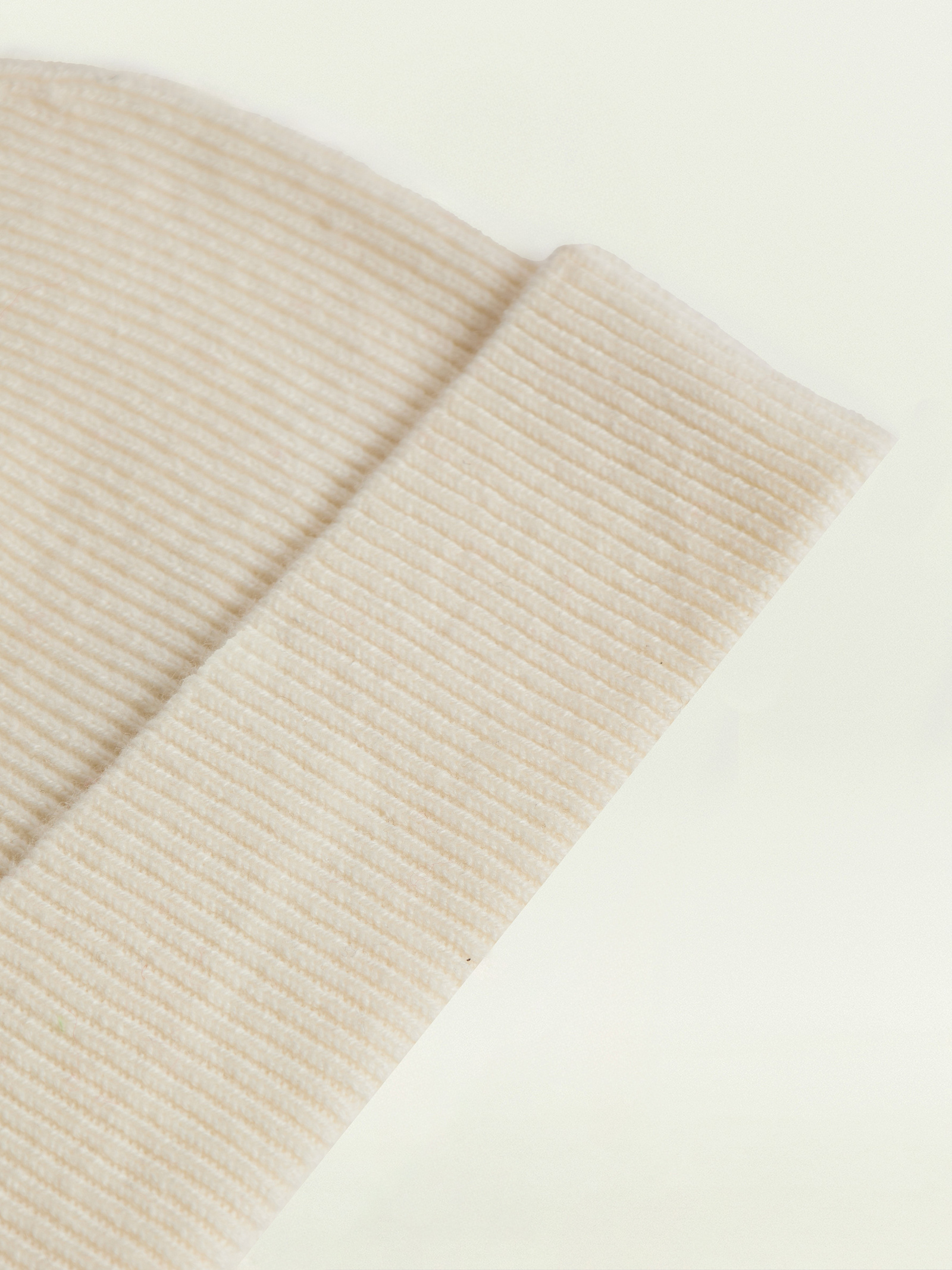 Шапка из шерсти и кашемира